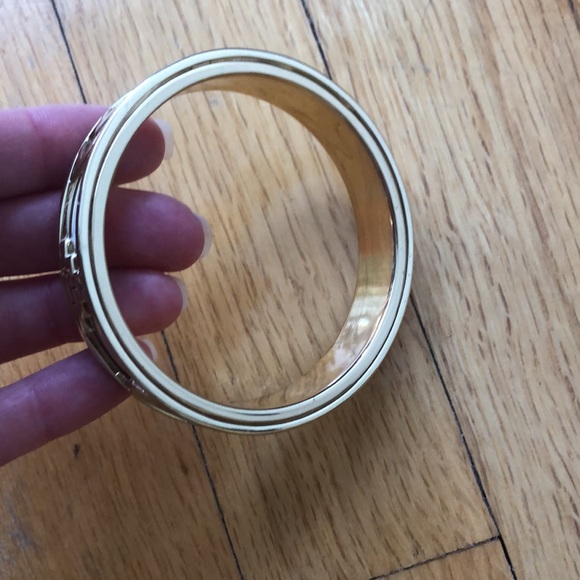 Gold and White Leather Bracelet - Picture 3 of 3